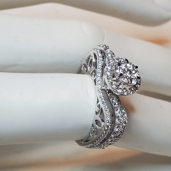 Original Design 14K white Gold Diamond Ring - Picture 4 of 11